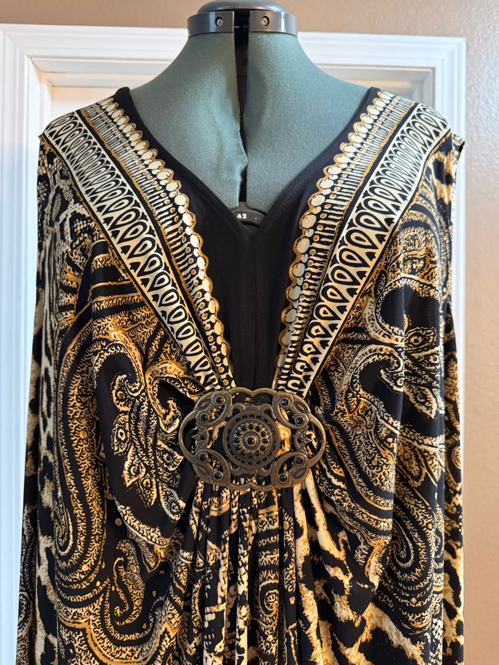 Catherines Black & Gold Paisley-Animal Maxi Dress Decorative Brooch Size 5X - Picture 3 of 3